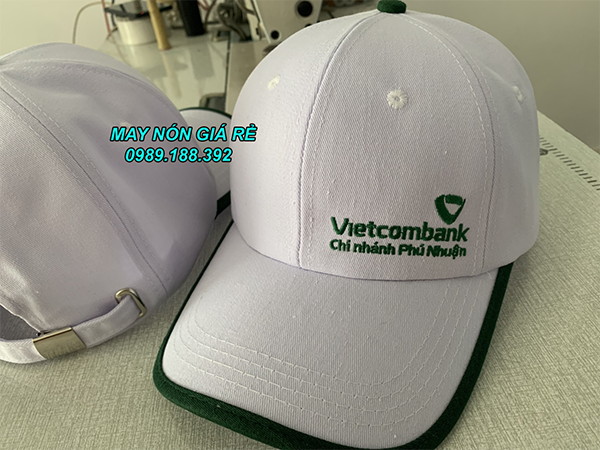 Nón quảng cáo thêu logo Vietcombank - Mũ Nón Tiến Mạnh - Công Ty TNHH May Nón Tiến Mạnh
